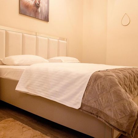 4Elements Apartments - One Br Apartments On Republic Square Jerevan Exteriör bild