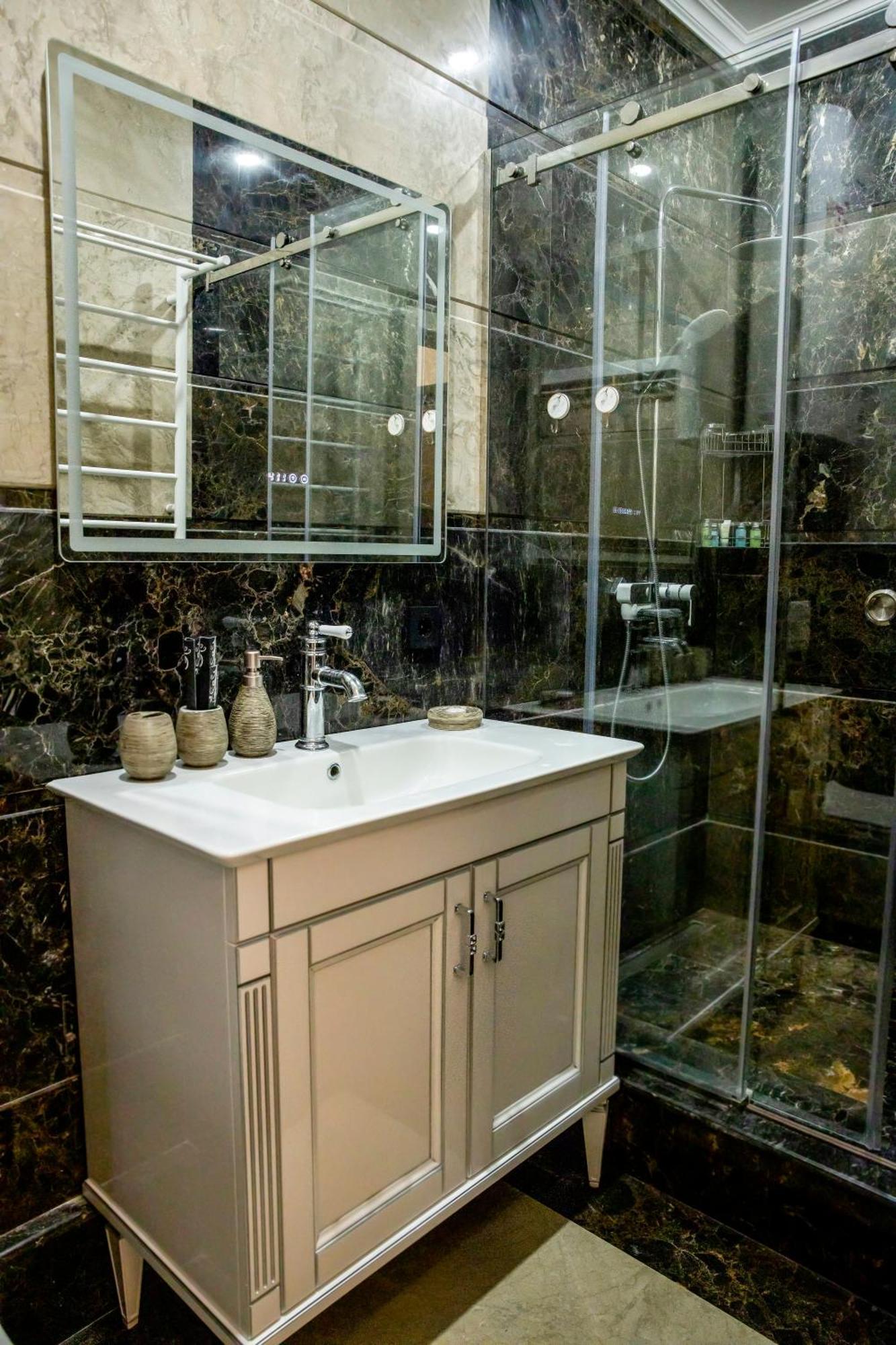4Elements Apartments - One Br Apartments On Republic Square Jerevan Exteriör bild